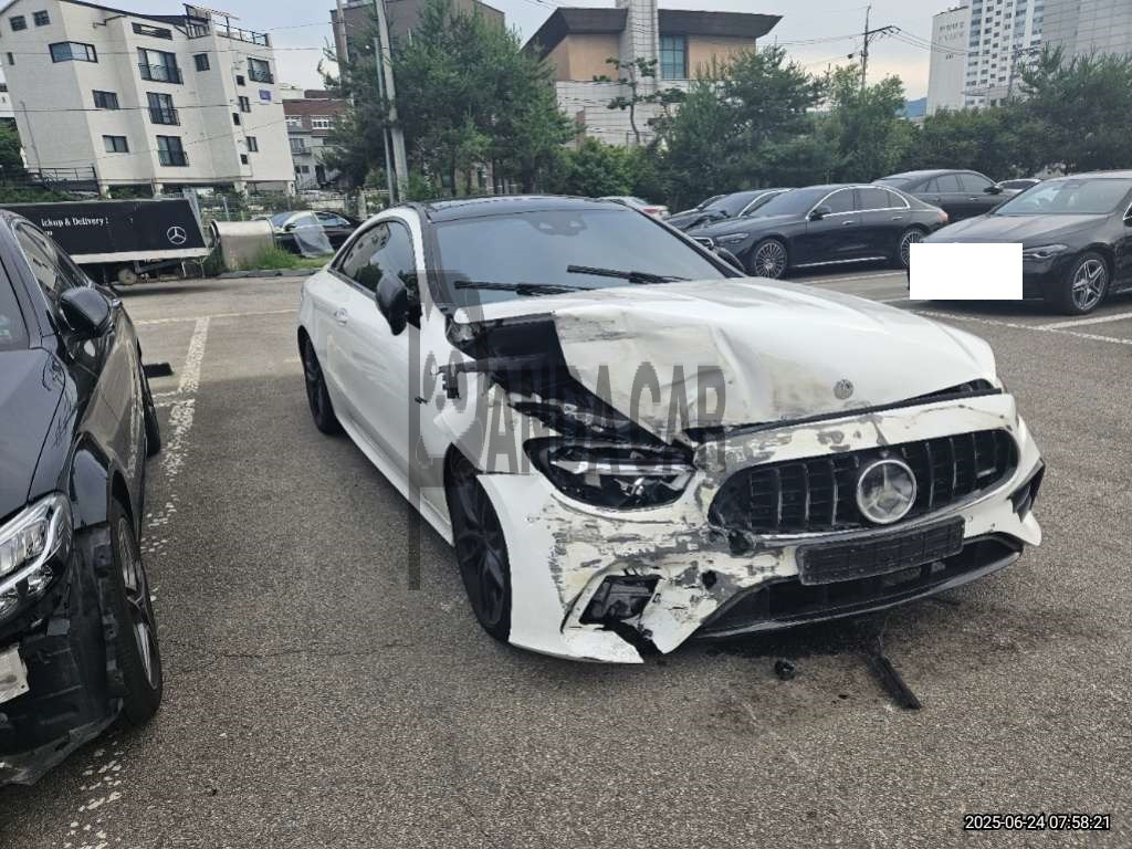 2023 Mercedes-AMG E53 4MATIC + Coupe, photograph 2