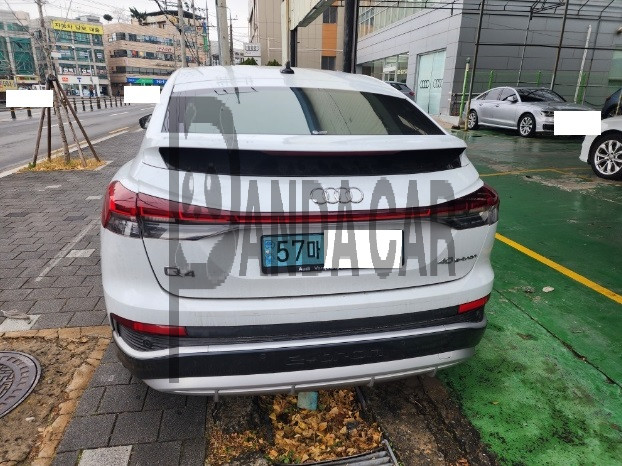 2022 Audi Q4 Sportback e-tron 40, photograph 3