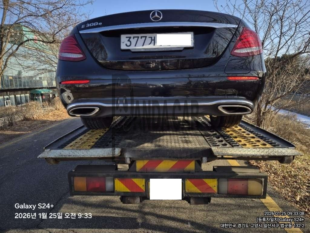 2019 Mercedes-Benz Benz E 300 e, photograph 3