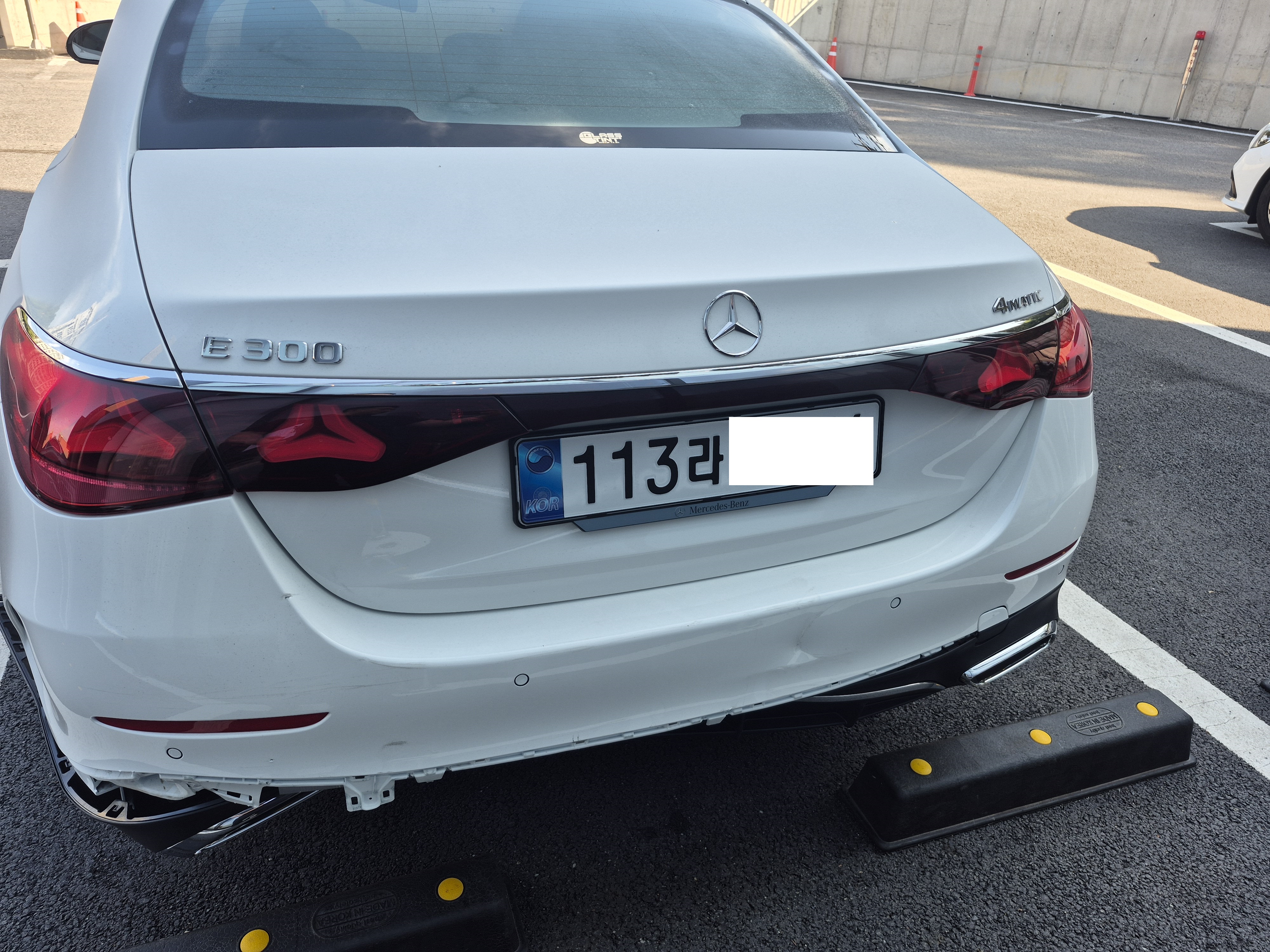 2025 Mercedes-Benz E 300 4MATIC, photograph 1