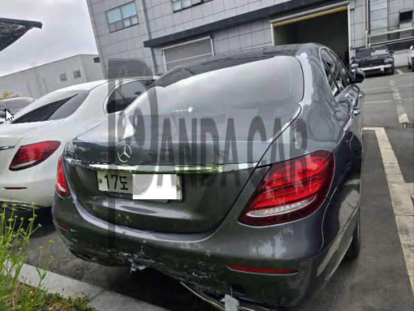 2019 Mercedes-Benz E300, photograph 2