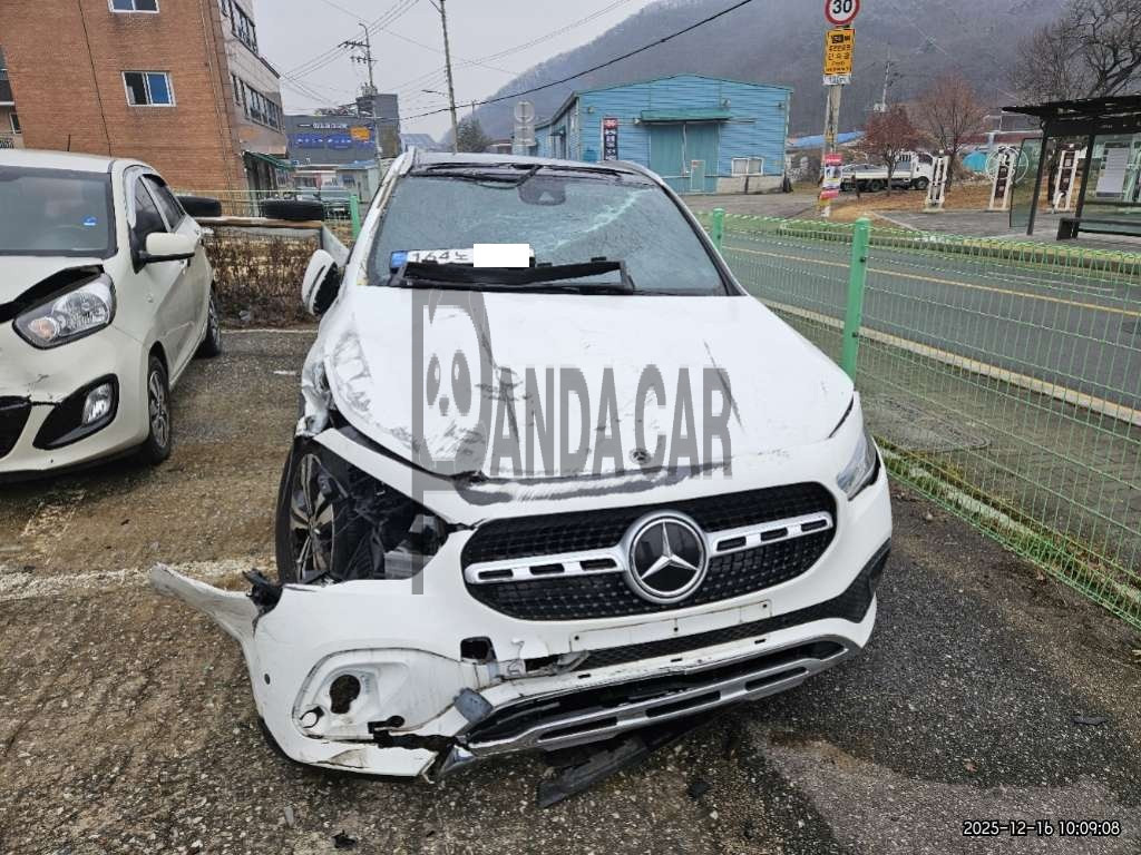 2021 Mercedes-Benz GLA220, photograph 5
