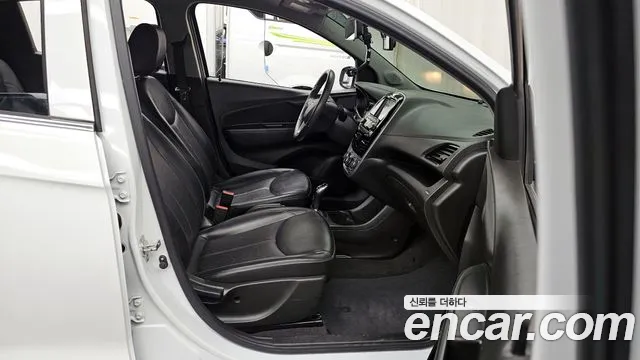2017 ChevroletGMDaewoo Spark LT, photograph 5
