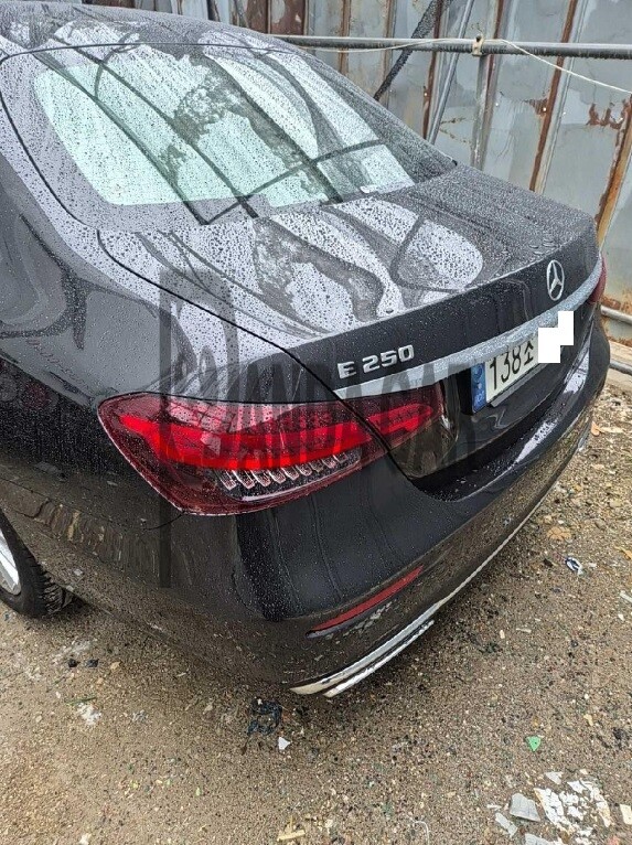 2021 Mercedes-Benz E250, photograph 2