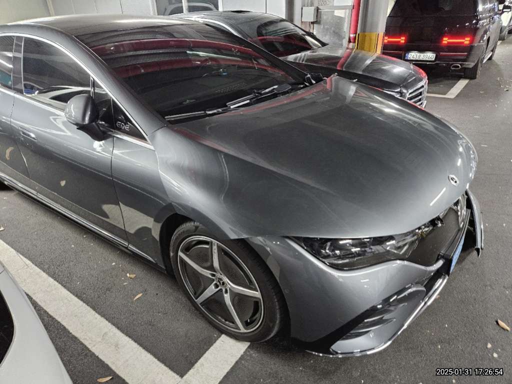 2023 Mercedes-Benz EQE350 4MATIC, photograph 3