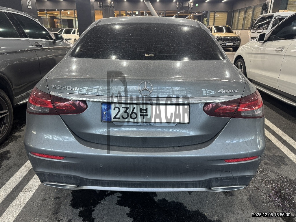 2023 Mercedes-Benz E220, photograph 4