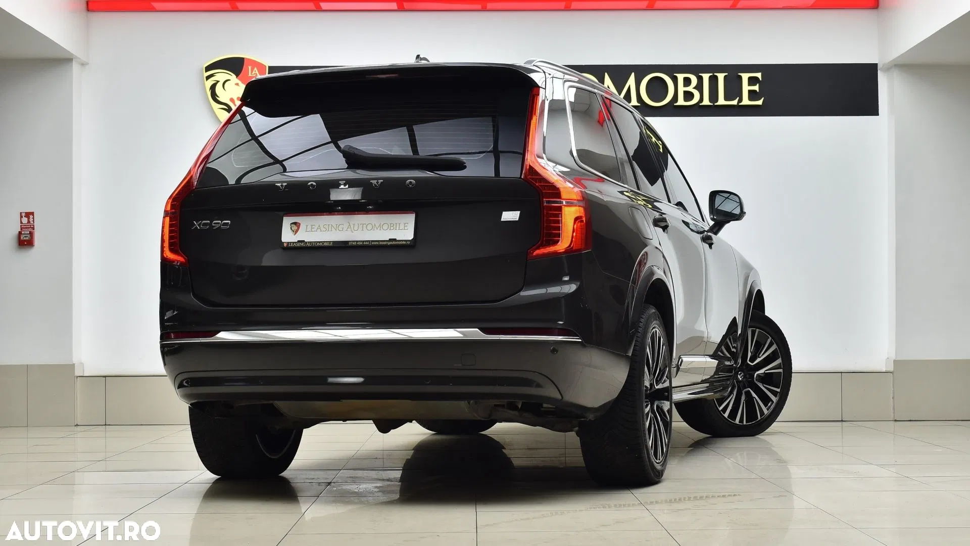 2023 Volvo XC 90 T8 AWD Recharge Ultimate Dark, photograph 4