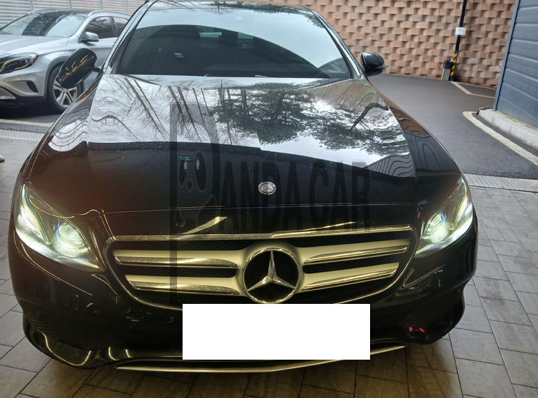 2017 Mercedes-Benz E220 d, photograph 1