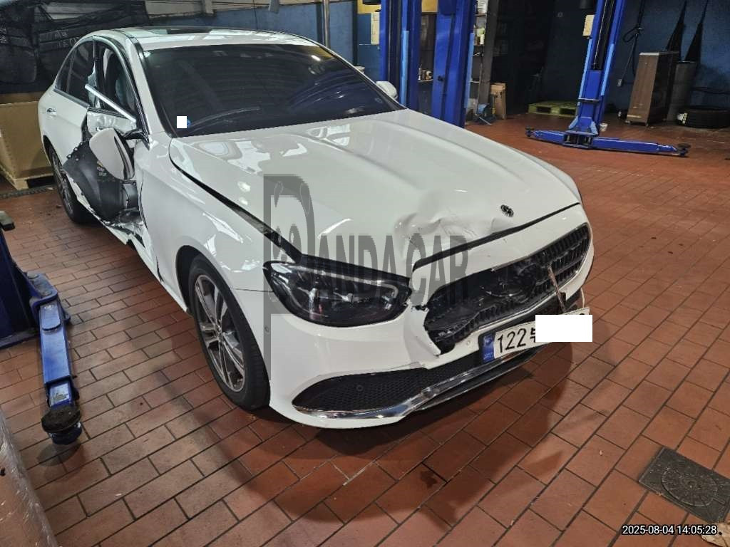 2023 Mercedes-Benz E250, photograph 3