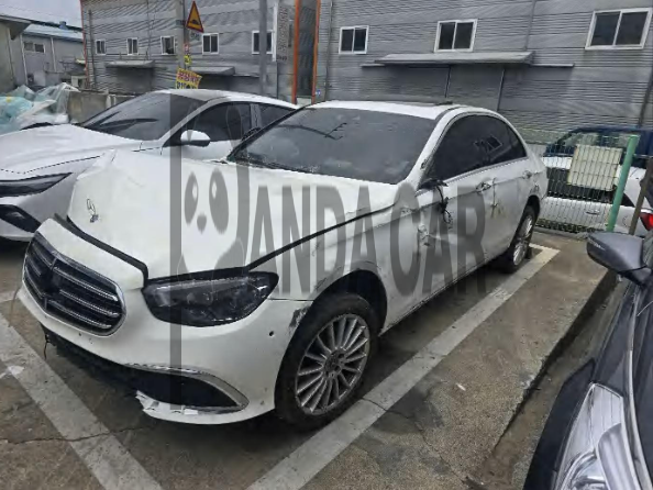 2021 Mercedes-Benz E250, photograph 1