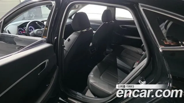 Hyundai Sonata 2.0 — photo 1 of 31