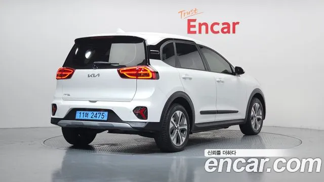 Kia Niro Earth — photo 1 of 20