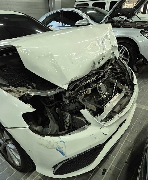 2020 Mercedes-Benz E 300 4MATIC, photograph 4