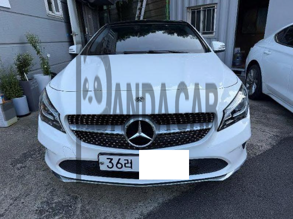 2018 Mercedes-Benz CLA250 4Matic, photograph 2