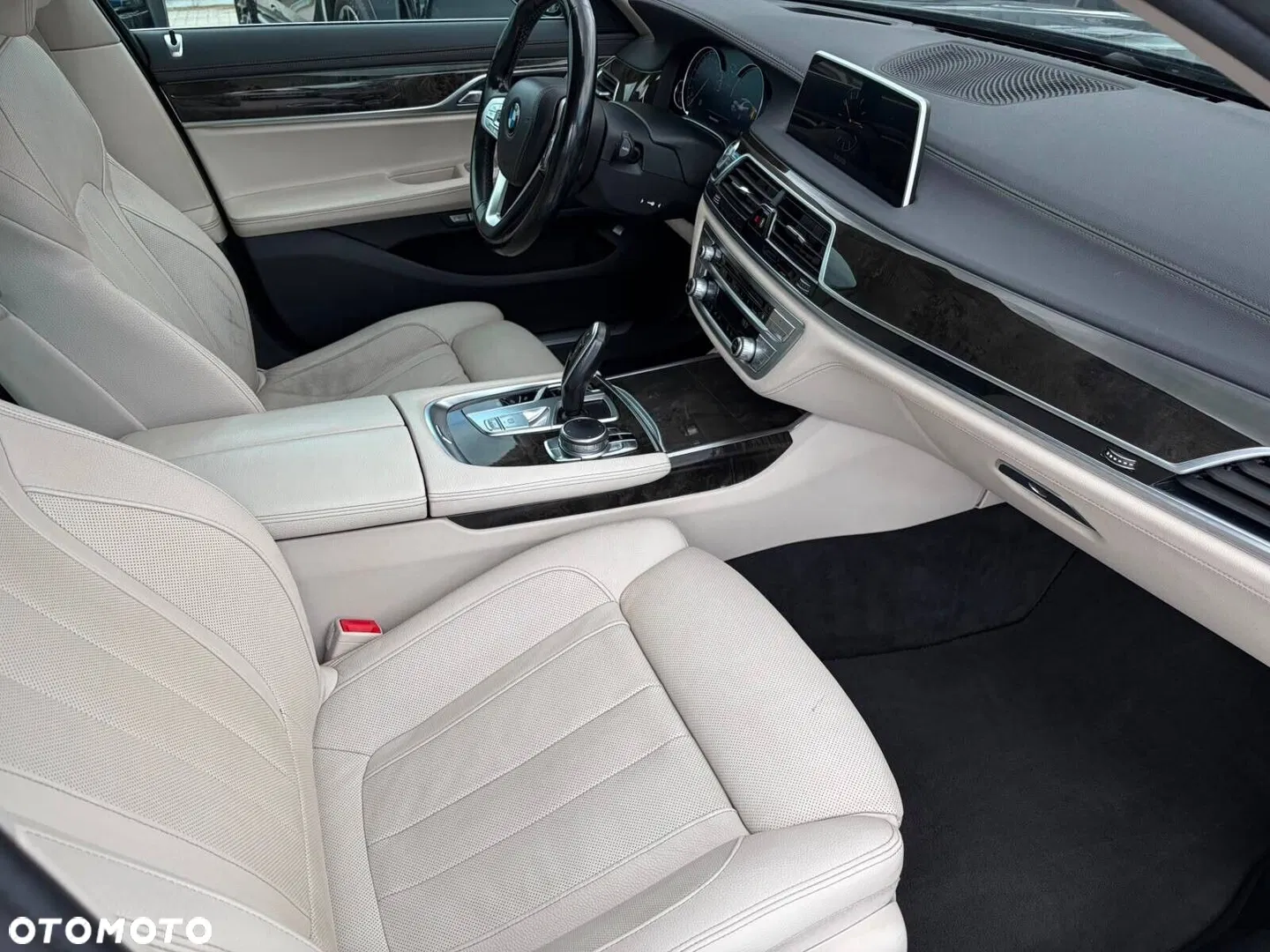 2016 BMW Seria 7 750Li xDrive, photograph 12