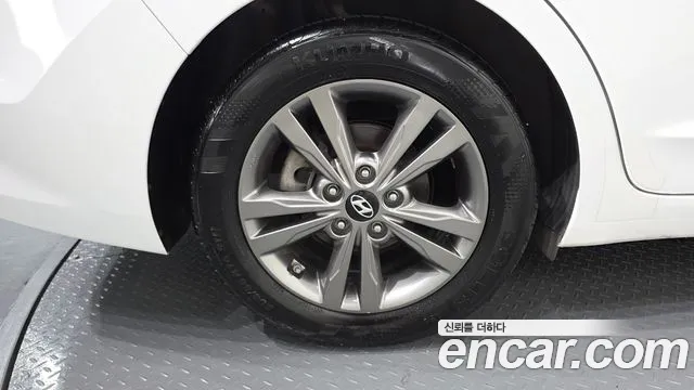 2015 Hyundai AVANTE 1.6 GDI Smart, photograph 12