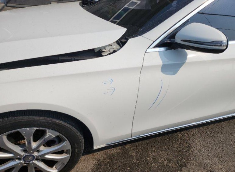 2017 Mercedes-Benz E220 d, photograph 2