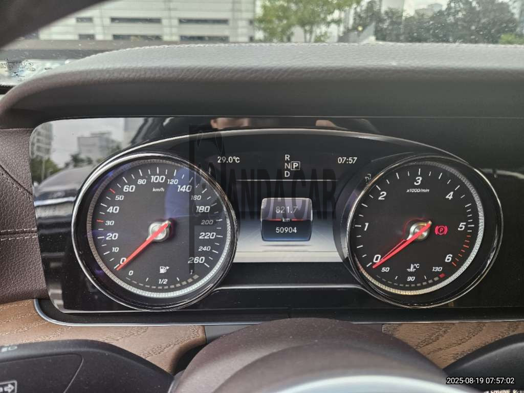 2019 Mercedes-Benz E220 d 4Matic, photograph 3