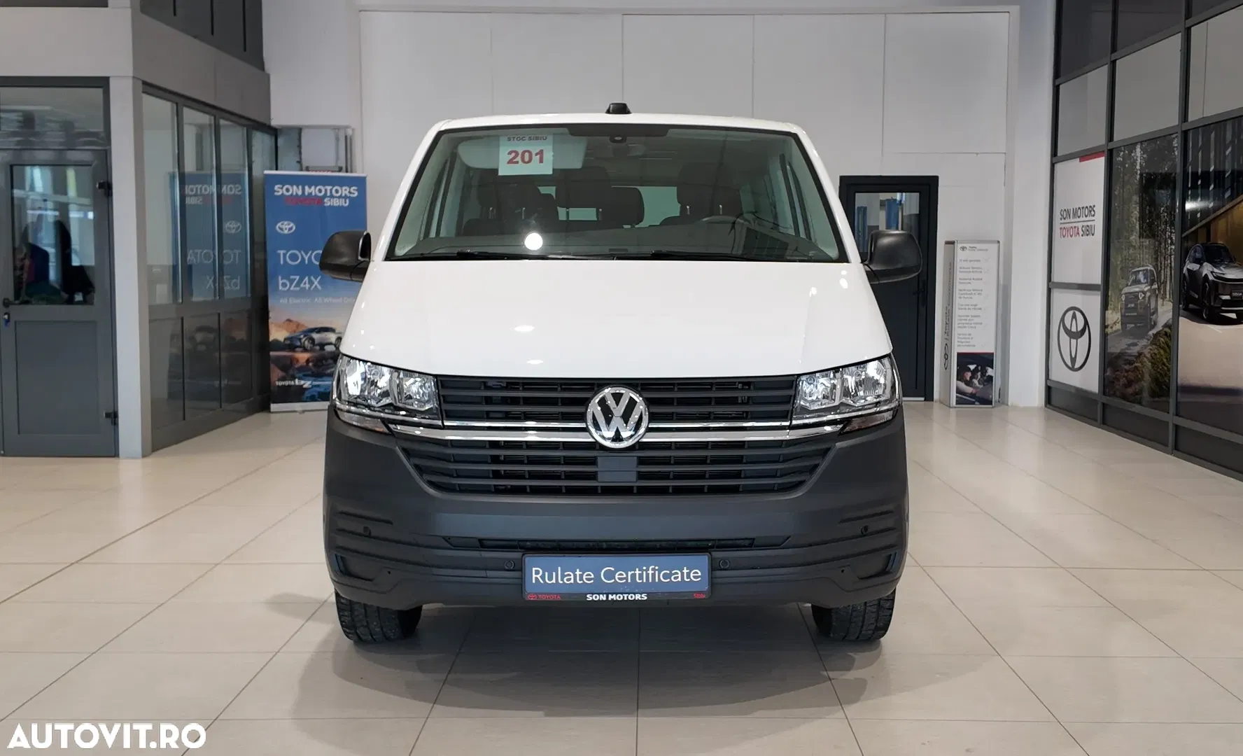 2022 Volkswagen Caravelle 2.0 TDI 81 kW LR Comfortline, photograph 2