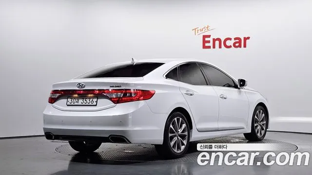2014 Hyundai Grandeur HG240 Modern, photograph 11