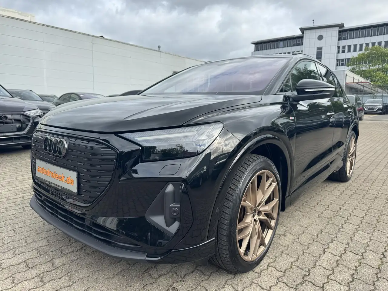 2025 Audi Q4 e-tron 55 2x S line ACC AHK WÄRMEPUMPE SONOS, photograph 1