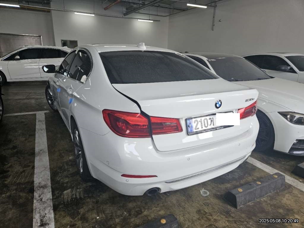 2020 BMW 530e iPerformance Luxury, photograph 1