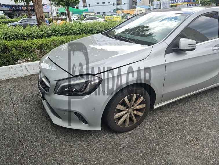 2017 Mercedes-Benz A200, photograph 2