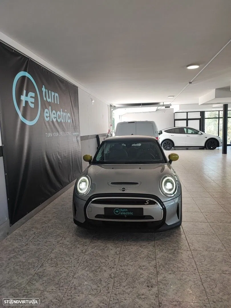 2023 MINI 3 Portas Cooper SE, photograph 3