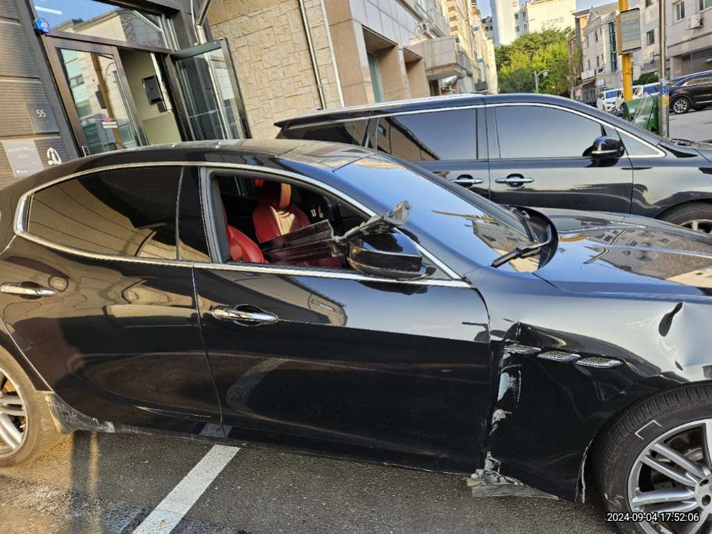 2018 Maserati Ghibli S Q4, photograph 3