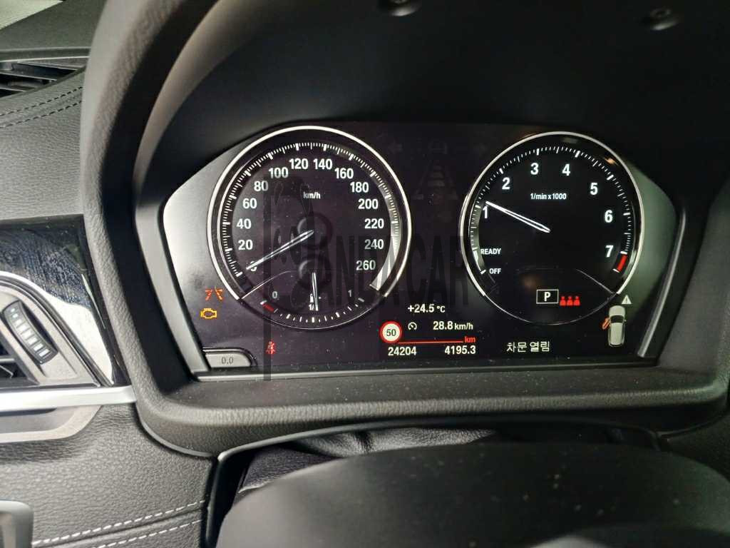 2022 BMW X1 xDrive20i, photograph 5