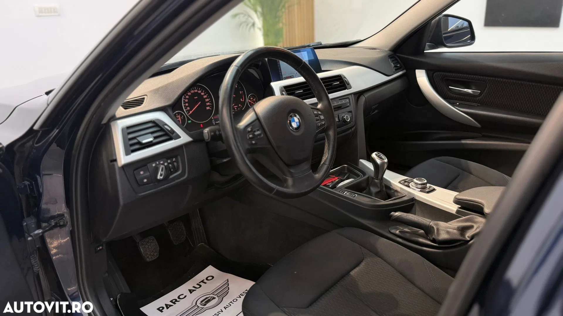 2013 BMW Seria 3 318d, photograph 5