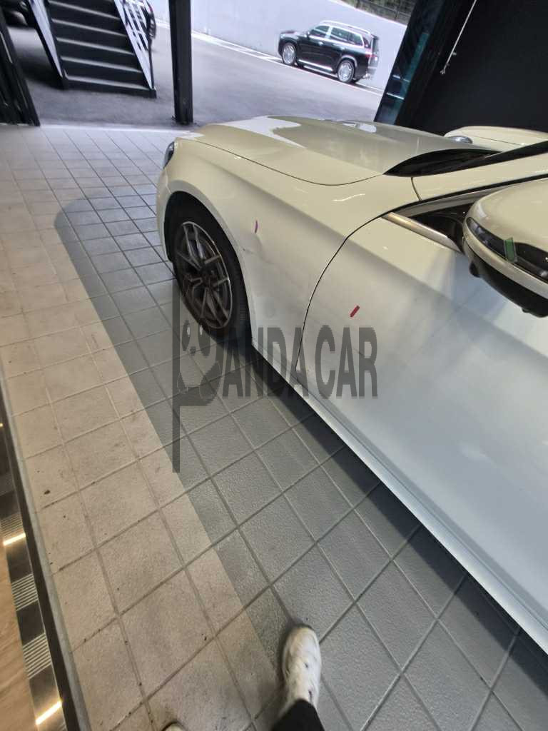 2021 Mercedes-Benz E220 d 4MATIC, photograph 2