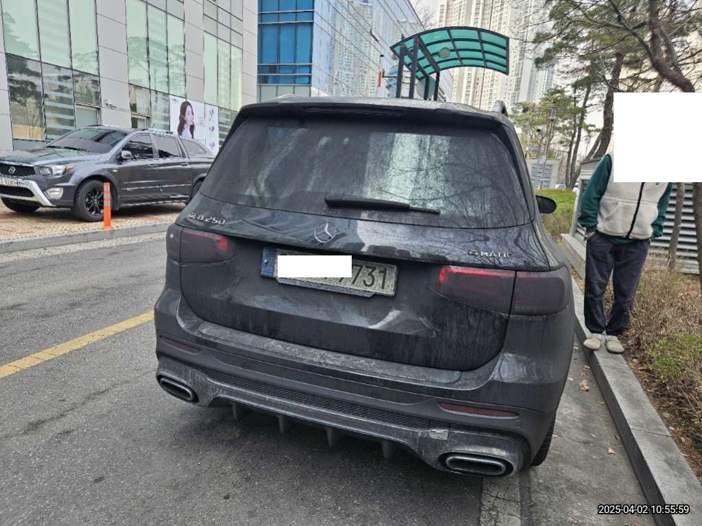 2021 Mercedes-Benz GLB250 4MATIC, photograph 5