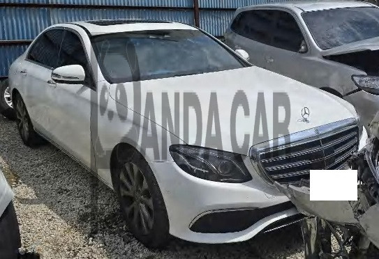 2017 Mercedes-Benz E220 d 4Matic, photograph 2