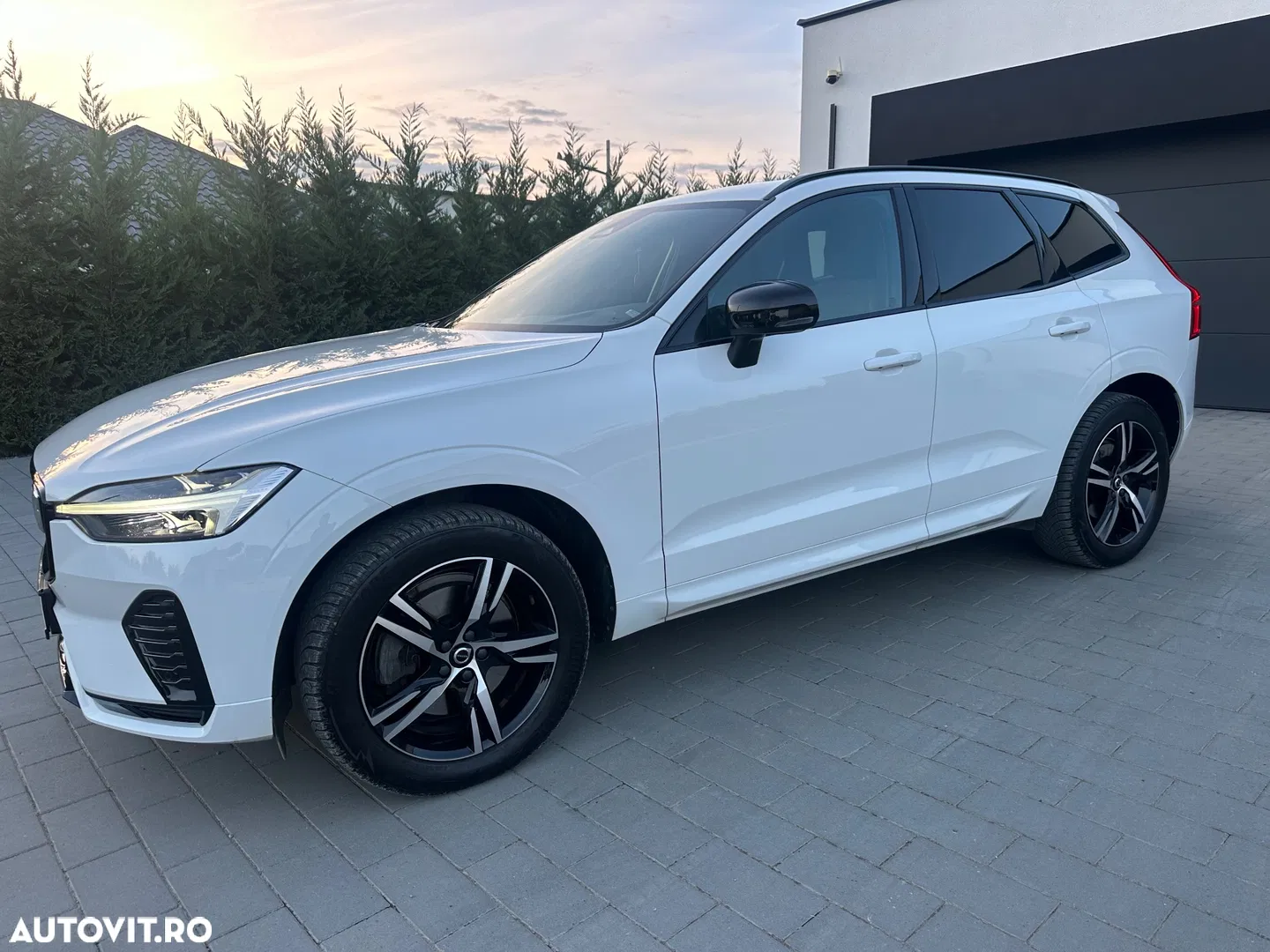 2022 Volvo XC 60 B4 MHEV AWD R-Design, photograph 9