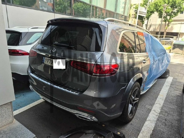 2022 Mercedes-Benz GLS400 d 4MATIC, photograph 2