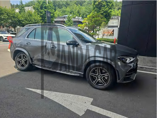 2021 Mercedes-Benz GLE450 4MATIC, photograph 1