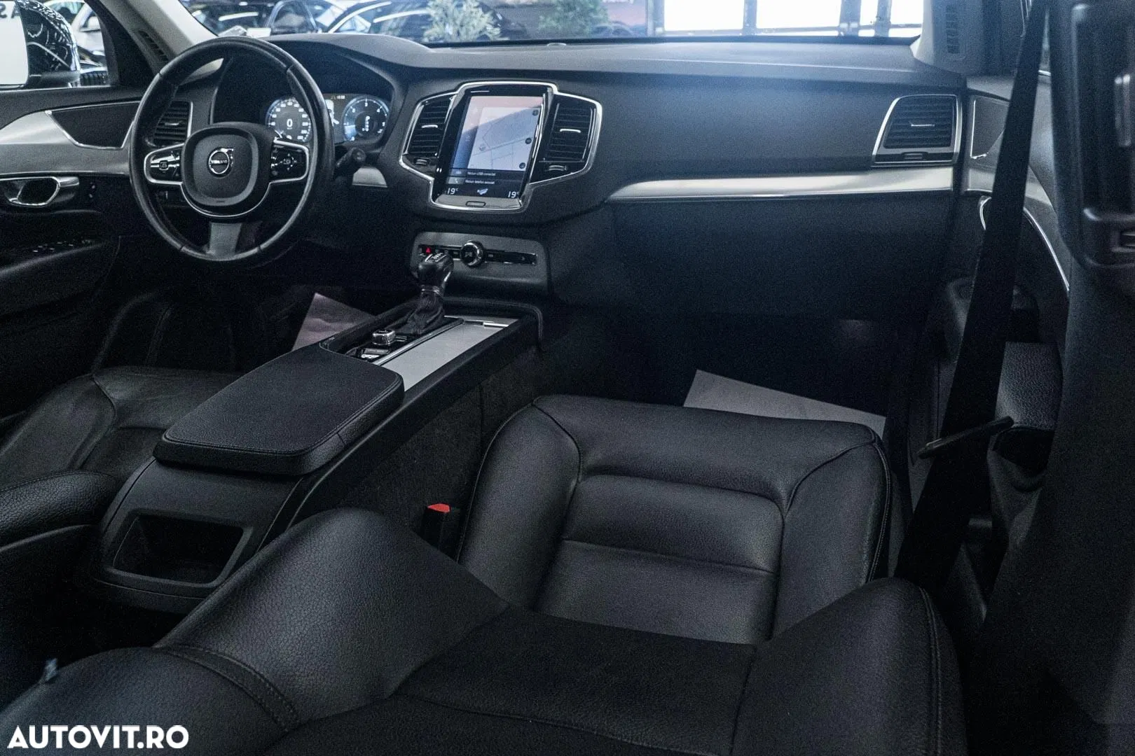 2016 Volvo XC 90 D5 AWD Momentum, photograph 2