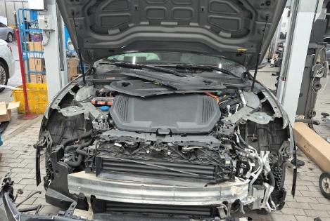 2024 Audi Q8 55 e-tron quattro, photograph 4
