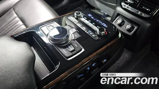 2018 Genesis EQ900 3.8 GDI AWD, photograph 12