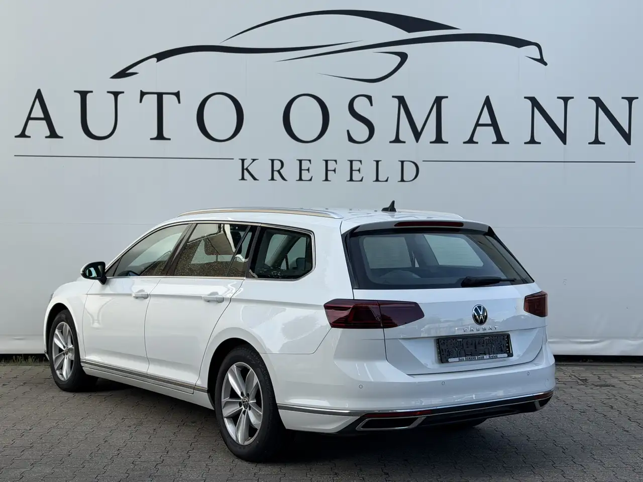 2021 Volkswagen Passat Variant 2.0 TDI SCR DSG Elegance   ACC, photograph 3