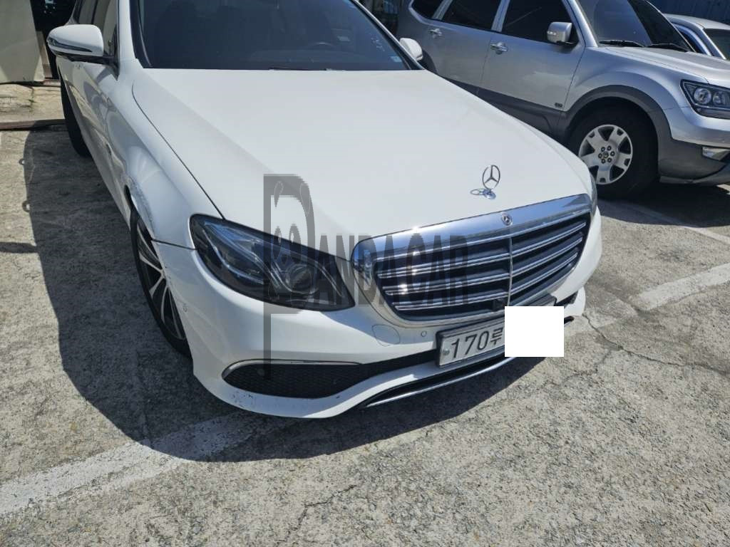 2019 Mercedes-Benz Benz E 300 e, photograph 4