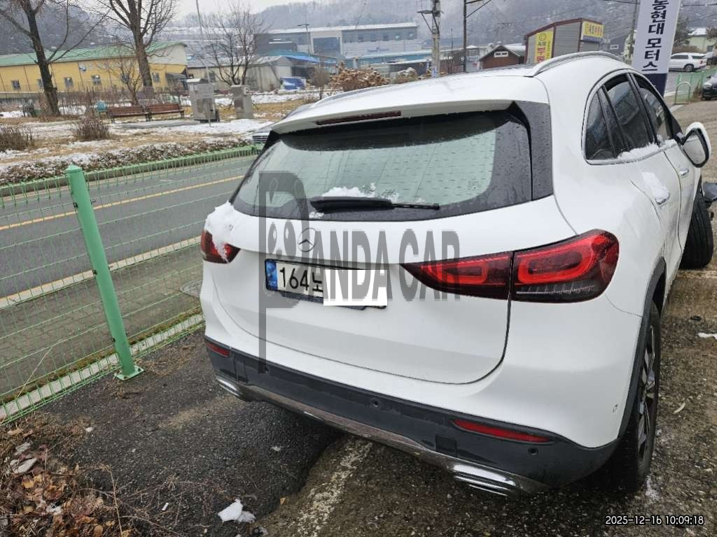 2021 Mercedes-Benz GLA220, photograph 8