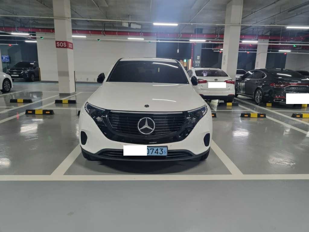 2020 Mercedes-Benz EQC 400 4MATIC, photograph 3