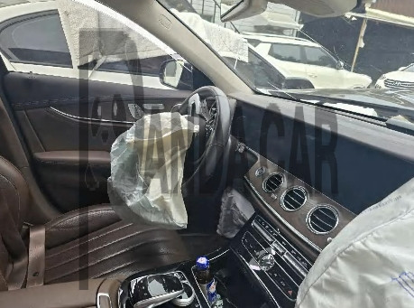2019 Mercedes-Benz E300, photograph 2