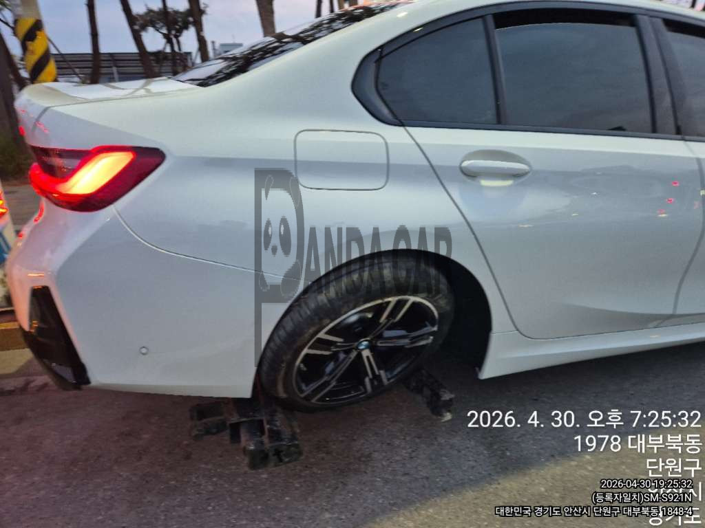 2026 BMW 320i, photograph 2