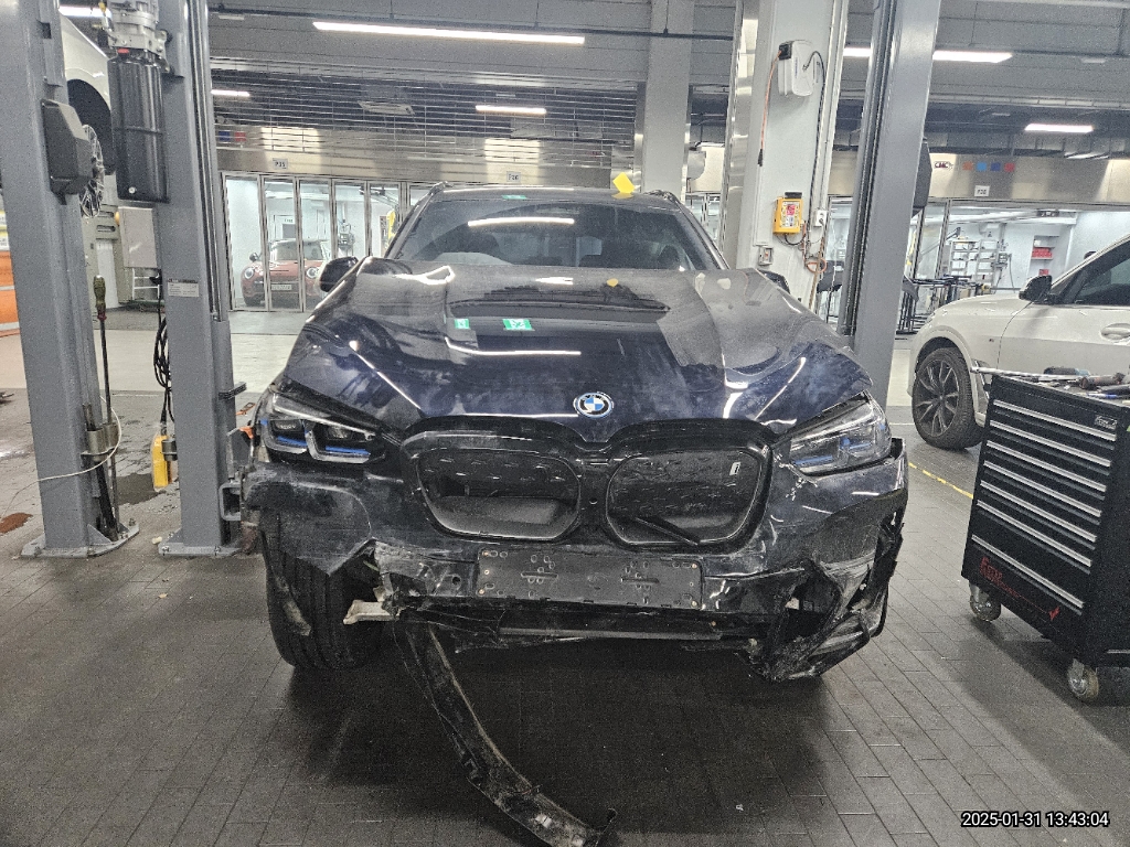 2023 BMW iX3 M Sport, photograph 1