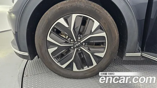 2022 Kia EV6 Long Range, photograph 1