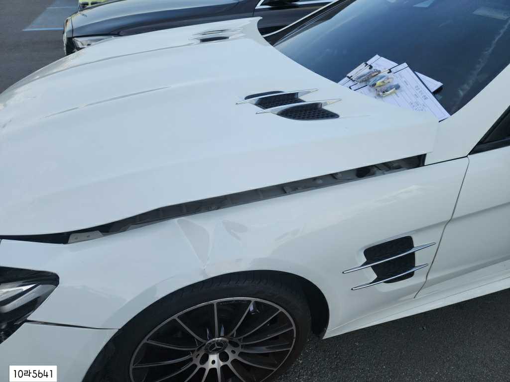 2018 Mercedes-Benz SL400, photograph 2