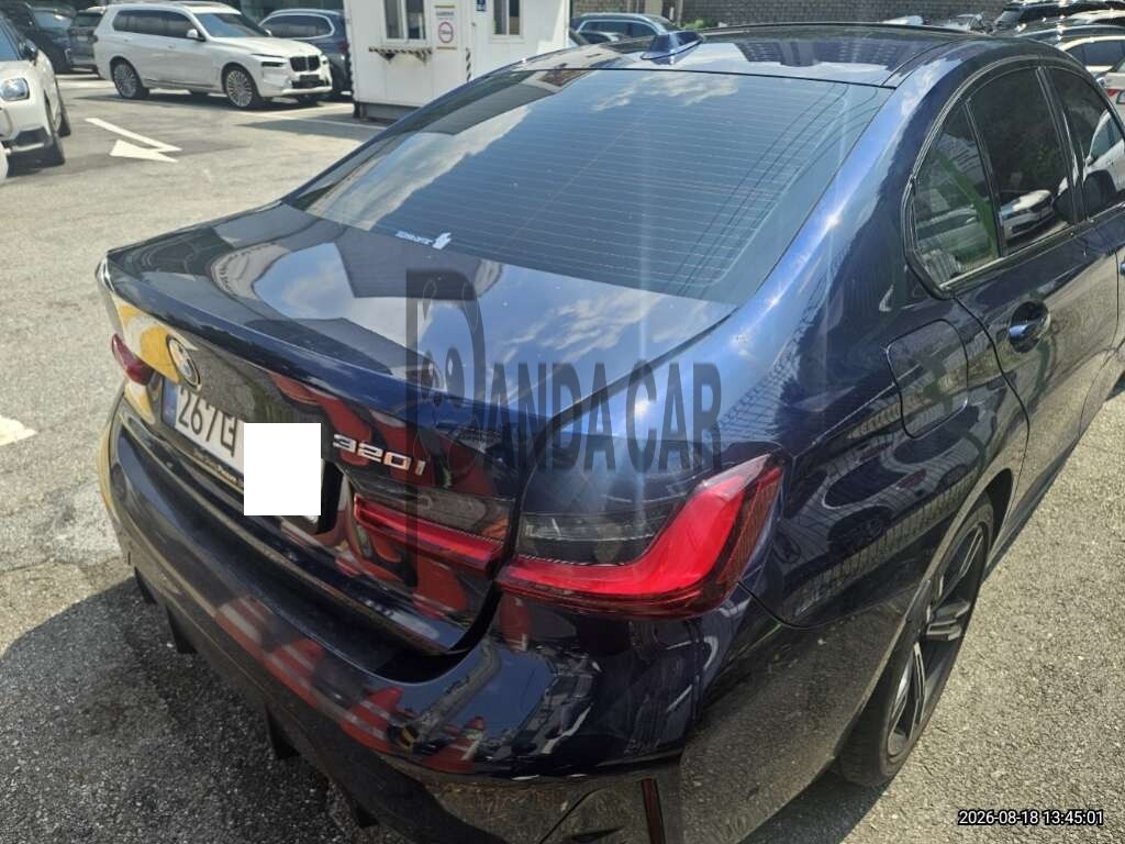 2025 BMW 320i, photograph 2